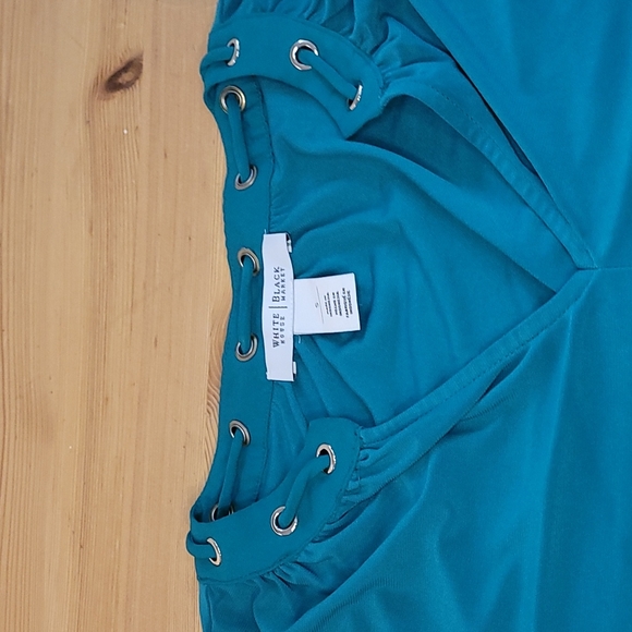 Sleeveless teal White House Black Market v-neck grommet detail tank top - Picture 2 of 7